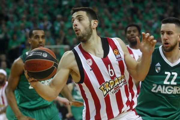 NOVA IZDAJA NA PIREJU! Papapetru pljunuo na crveno-belo i otišao kod najljućeg rivala!