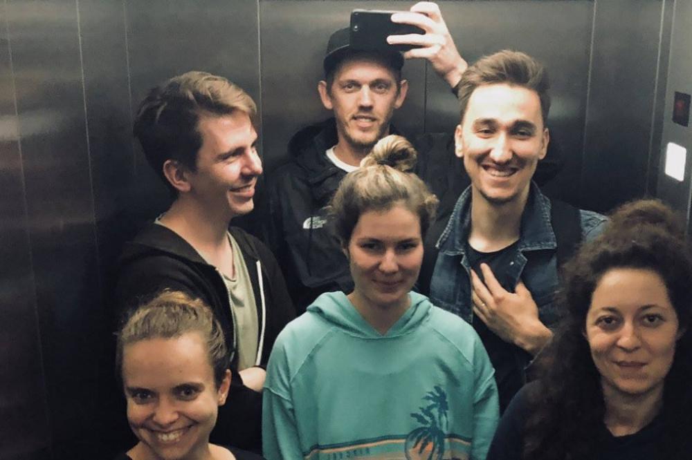 MI SMO TI UŽASNI RUSI KOJI SLIKAJU DECU PO BLOKOVIMA! Nakon upozorenja da PEDOFILI VREBAJU MALOLETNIKE po BEOGRADU, oglasila se i DRUGA STRANA! (FOTO)