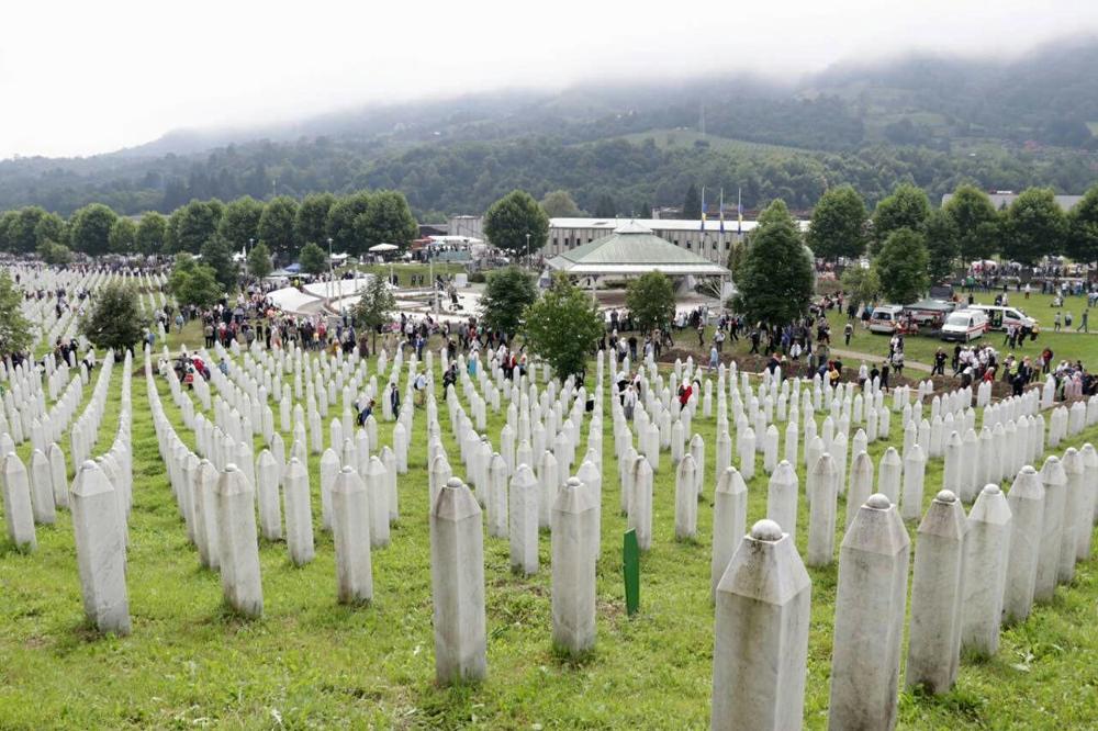 KOMEMORACIJA U POTOČARIMA: Žrtvama Srebrenice iz Srbije se ove godine poklanja samo Čeda Jovanović (FOTO)
