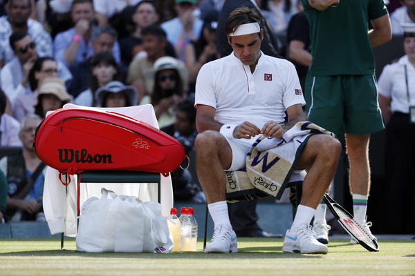NAJVEĆE IZNENAĐENJE VIMBLDONA! Federer prosuo prednost od 2:0, pa ispao od čoveka koji ga nikad nije pobedio! (FOTO)