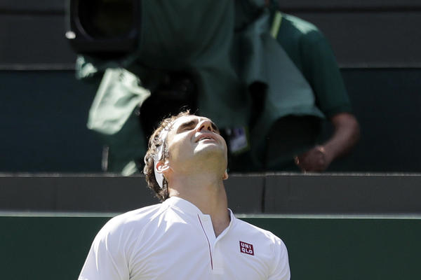 NJEGOV PENIS JE BIO NA MOM RAMENU! Ovako je poznati sportista upoznao Rodžera Federera, luđe priče se ne sećamo! (FOTO)