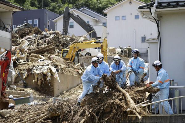 OLUJA U JAPANU ODNELA JEDAN ŽIVOT, TROJE SE VODI KAO NESTALO: Naređena evakuacija najmanje dva miliona ljudi!