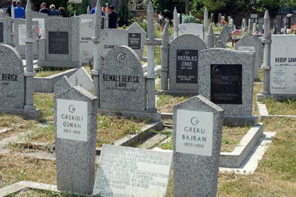 SAHRANJUJEMO I ŠIPTARE: Skandalozna objava na zvaničnom sajtu pogrebnog preduzeća je ŠOKIRALA CELU SRBIJU! (FOTO)