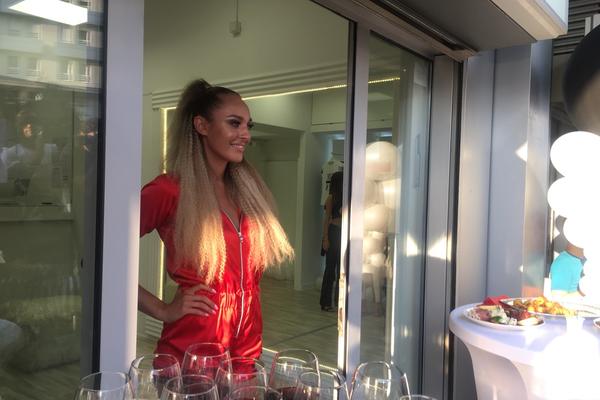 BILI SMO NA OTVARANJU BUTIKA LUNE ĐOGANI! Poslala je SNAŽNU poruku javnosti u intervjuu: Ne osuđujte tuđe grehe, dok ne spoznate SOPSTVENE