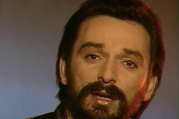 Otpevao je čuvenu pesmu NIJE MENE DUŠO UBILO, a onda ga je snašla STRAVIČNA NESREĆA! Svi se pitaju gde je danas! (FOTO)