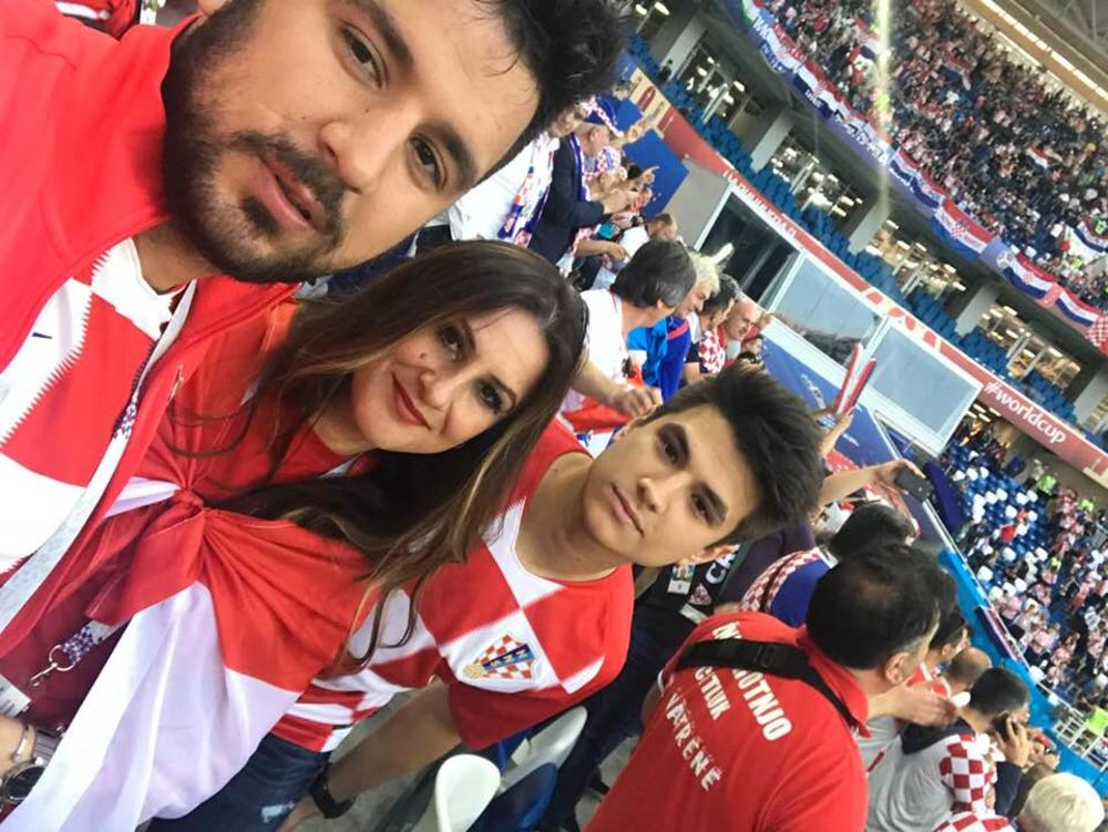 Davorka sa sinovima na stadionu  tokom mundijala