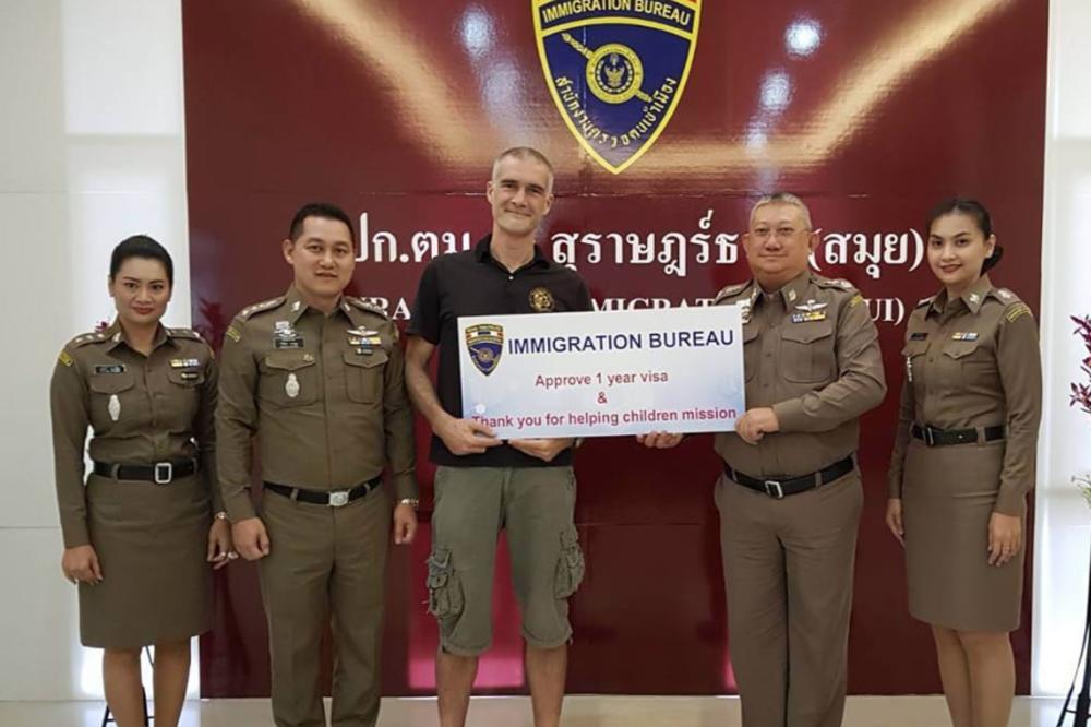 USKORO DOLAZIM U SRBIJU: Nagrađen srpski HEROJ koji je spasio dečake iz pećine! (FOTO)