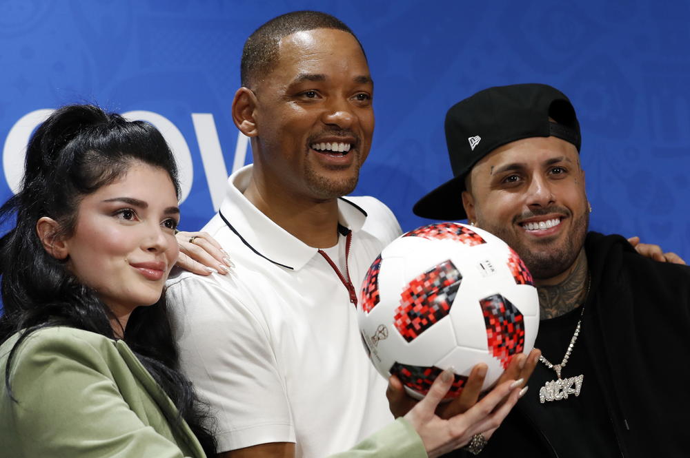 Izvođači numere ' Live it up