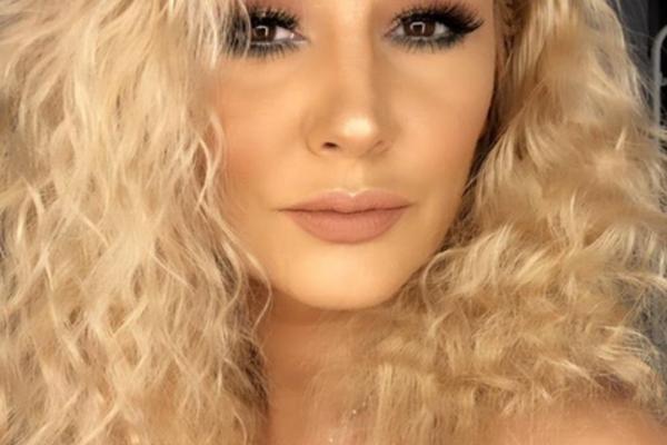 GOCA ZAPALILA DRUŠTVENE MREŽE: Prisetila se odmora pa podelila FOTKU u toplesu! A tek šta ima na LEĐIMA! (FOTO)