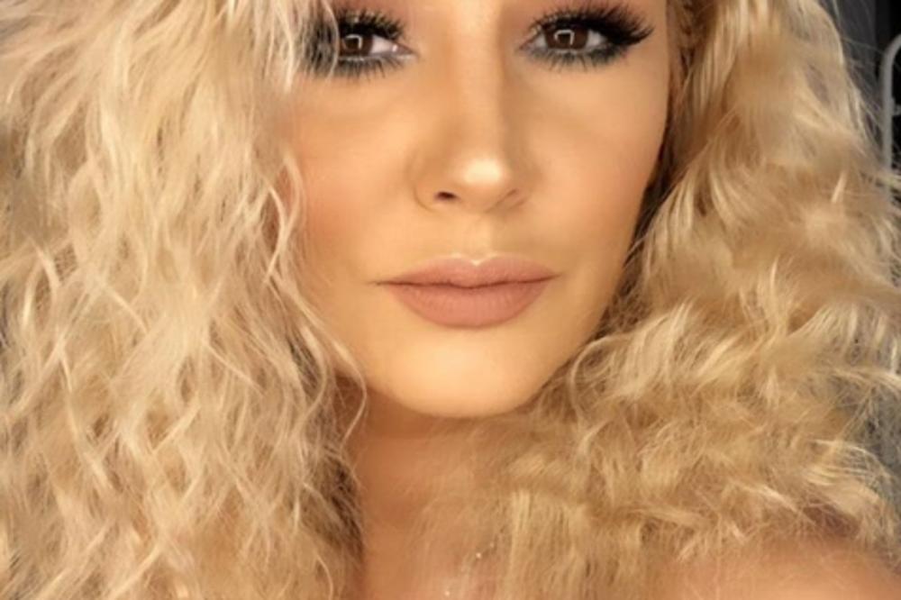 GOCA ZAPALILA DRUŠTVENE MREŽE: Prisetila se odmora pa podelila FOTKU u toplesu! A tek šta ima na LEĐIMA! (FOTO)