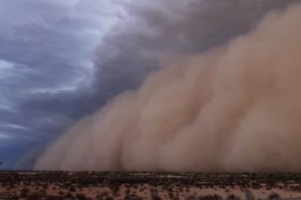 ŠOKANTAN SNIMAK! Evo kako peščana oluja GUTA jednu državu za samo par MINUTA! (VIDEO)