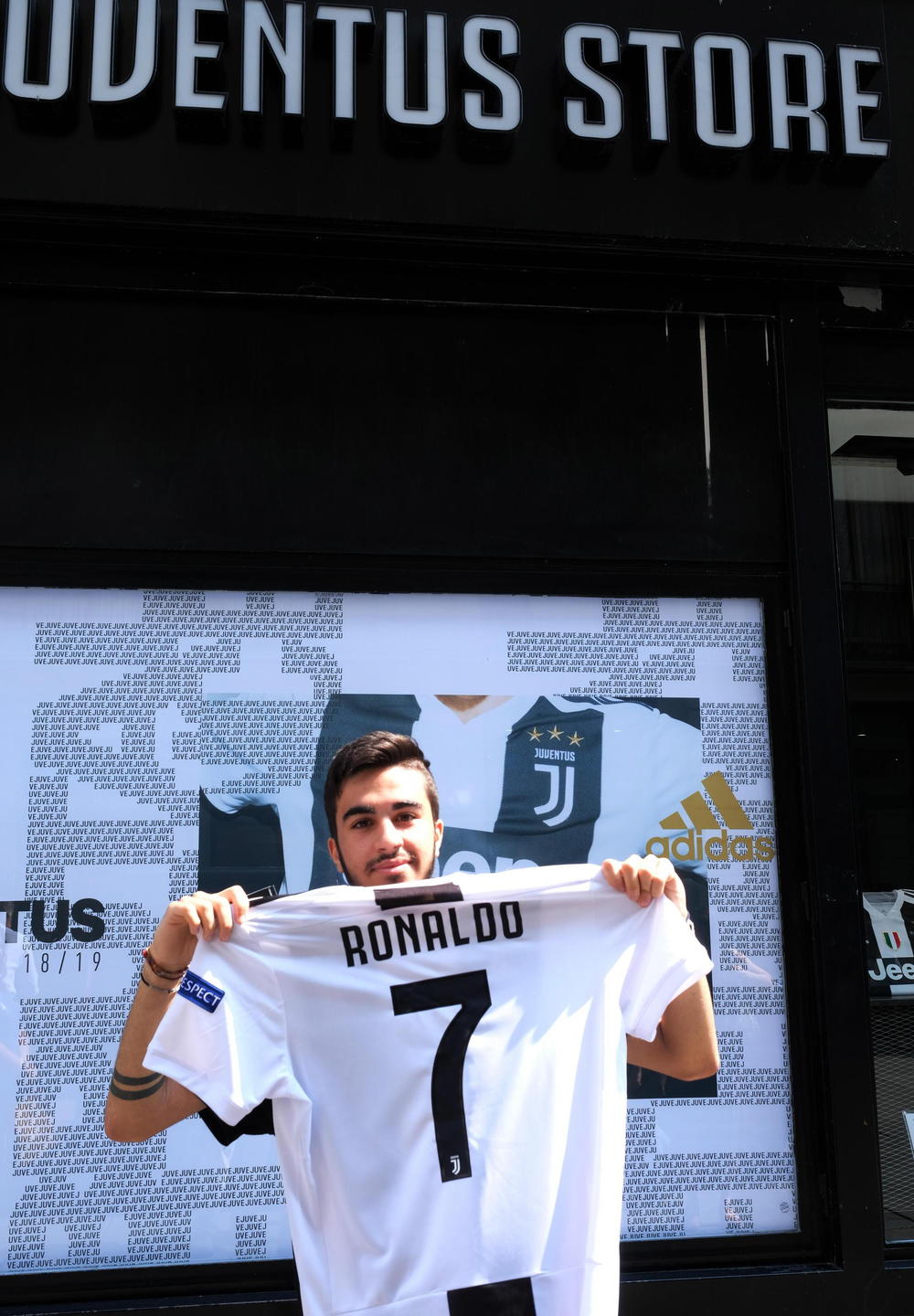 Još jedan ponosni vlasnik novog Ronaldovog dresa