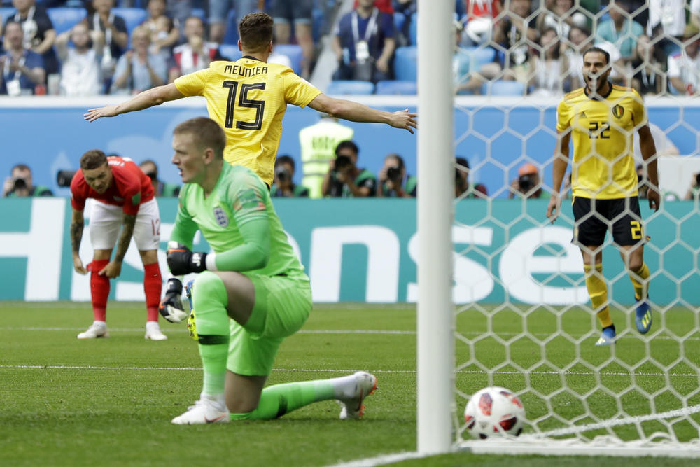 Trenutak kada Menije postiže pogodak  