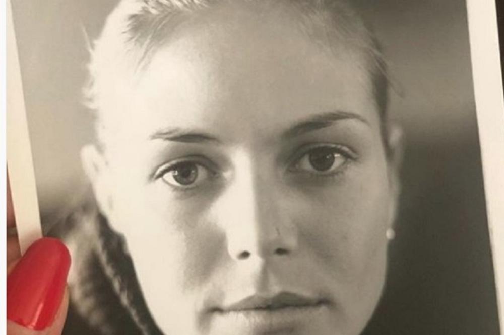 DA LI JE PREPOZNAJETE? Ova manekenka danas ima 45 godina,  a i dalje ŽARI I PALI! (FOTO)