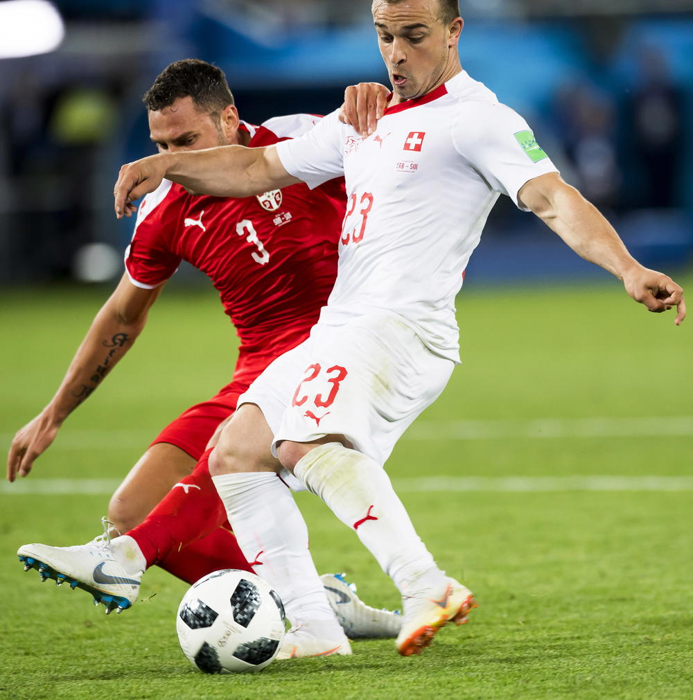 Duško Tošić je odlučio da ne ruši Šaćirija kako bi ga sprečio da postigne gol  