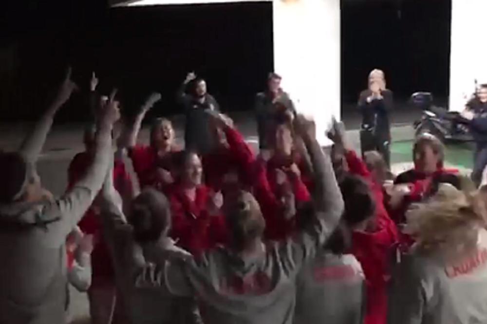 ALO, LJUDI, UGLEDAJTE SE NA NJIH: Kao rođene sestre! Srbija je ušla u finale EP, a ono što su im priredile košarkašice Hrvatske po povratku u hotel - nikada neće zaboraviti! (FOTO) (VIDEO)