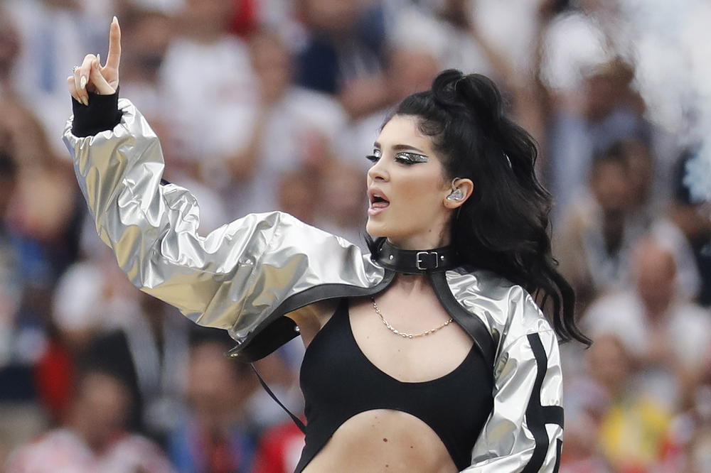 ALBANSKA PEVAČICA PROVOCIRA: Nakon Džake i Šaćirija i ova mlada dama je UDARILA po Srbima! (FOTO)