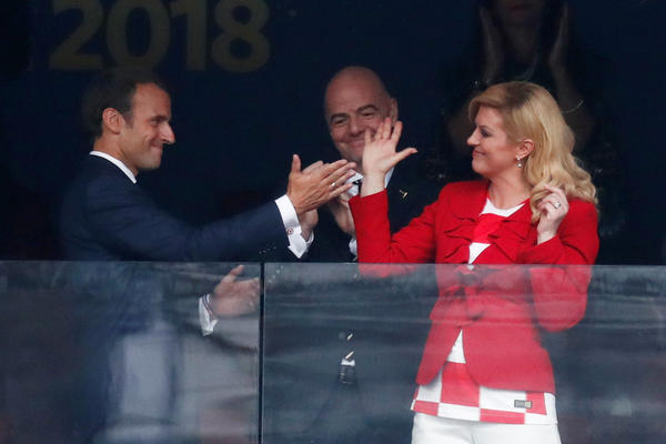 DOK KRIMINAL CVETA, ONA GLUMI POMAHNITALU TINEJDŽERKU! Hrvati besni na Kolindu zbog ponašanja na Mundijalu: Da je mogla, dohvatila bi i Putina! (FOTO)