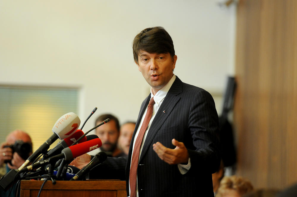 NIKOLA JOVANOVIĆ: Grad da odustane od nabavki luksuznih automobila
