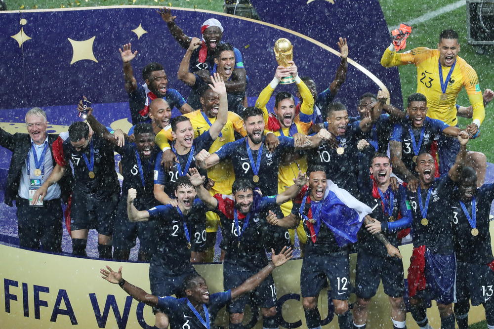 ČLAN ŠAMPIONSKE GENERACIJE FRANCUSKE IZ 2018. U PENZIJI! Osvojio je 23 klupska trofeja (FOTO)