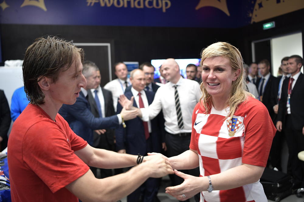 NEMA DALJE! OVO JE VRHUNAC! Kolinda završila u čuvenom Paninijevom albumu!