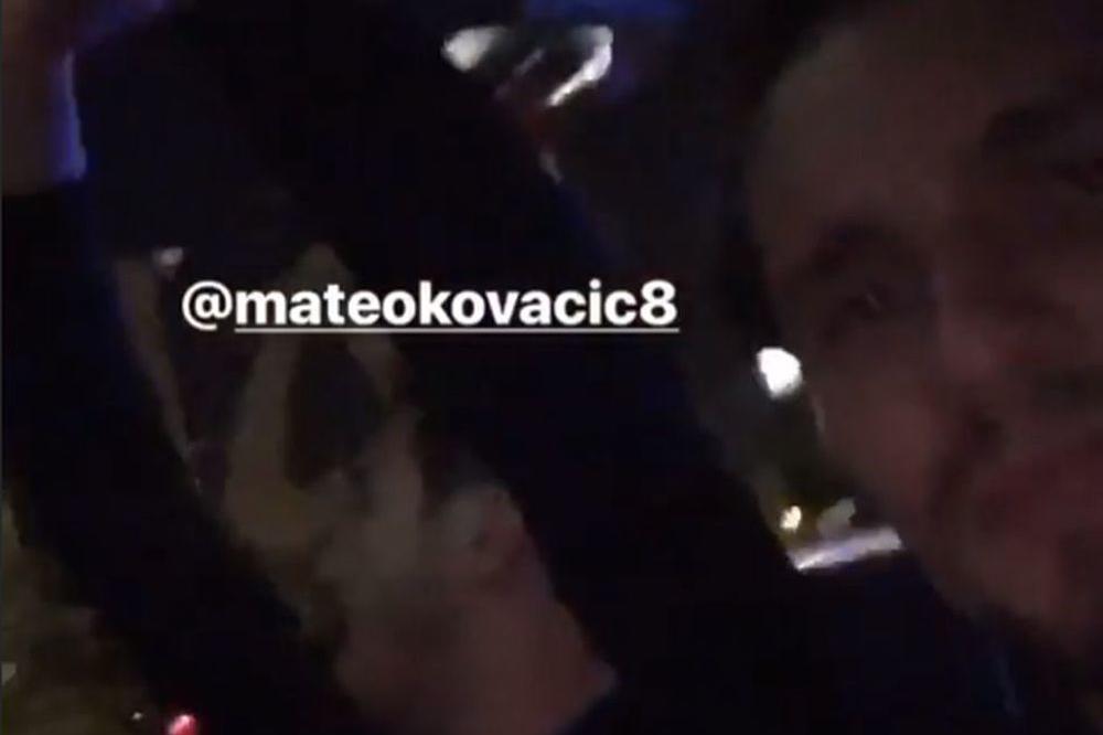 HRVATI UZ TOMPSONA SLAVILI SREBRO NA MUNDIJALU: Treštala muzika u busu, jednu pesmu posvetili i sudiji Pitani! (FOTO)