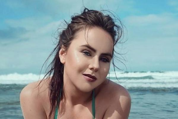 OTIŠLA JE NA LETOVANJE U LUKSUZNI HOTEL: Kada je ušla u kupatilo, na podu je ugledala prizor koji joj je ZGADIO ŽIVOT! (VIDEO)