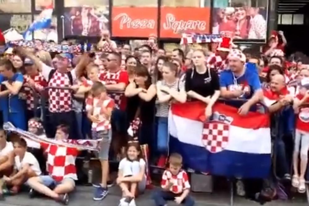 KAO DA SU OSVOJILI MUNDIJAL! Opštenarodno veselje u Zagrebu, čekaju se još samo reprezentativci na trgu! (FOTO) (VIDEO)