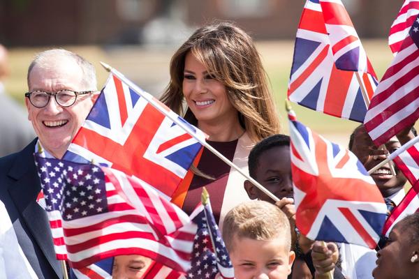 Dame, garantujemo vam da HALJINU ZA BOĆANJE Melanije Tramp DANIMA NEĆETE MOĆI DA IZBACITE IZ GLAVE (FOTO)