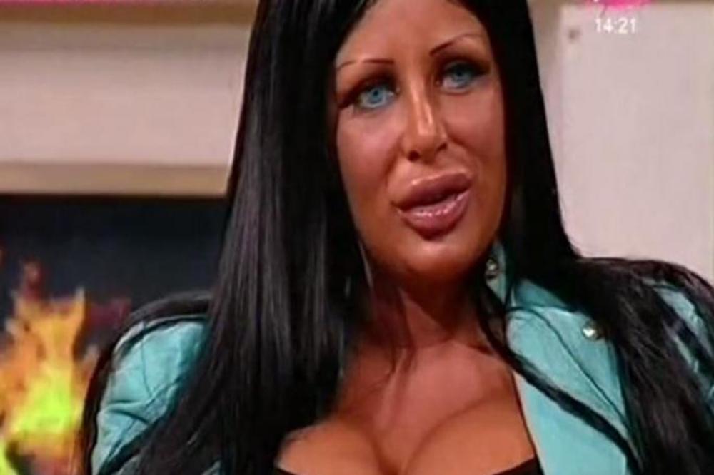 SRBIJA JE ZAPAMTILA PO NAJVEĆIM SILIKONIMA, PROZVALI SU JE KRALJICOM, A SADA...Uhvaćena u zagrljaju OVE RIJALITI ZVEZDE, potpuno drugačija! (FOTO)