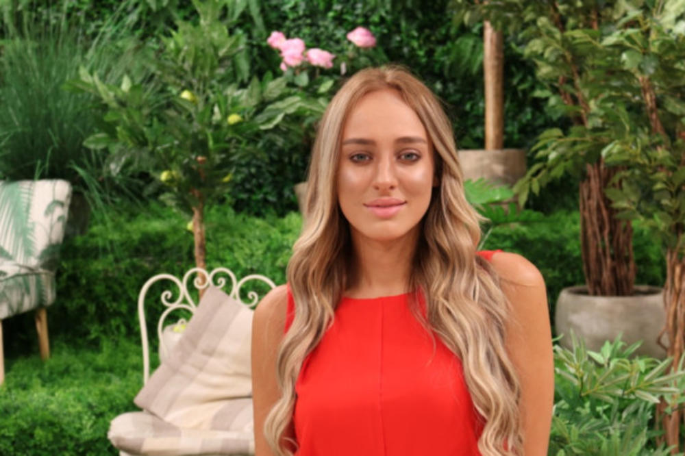 PROZIVALI SU JE ZBOG NEHIGIJENE, prljave kose i bubuljica, a tek da vidite njenu zadnjicu! (FOTO)