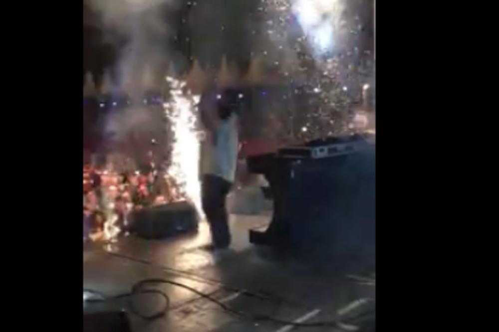 SKAKAO JE NA BINI, PA JE ODJEDNOM SAMO PROPAO! Brazilski DJ doživeo nezgodu na nastupu! (VIDEO)