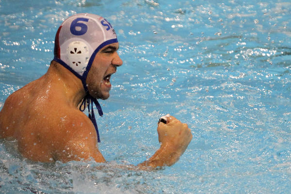 Dobra atmosfera pred Rusiju! Savić poklonio Ranđeloviću 36 krofni za 25. rođendan!