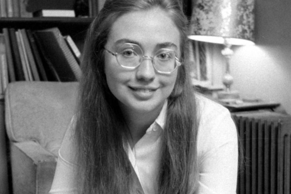 DA LI PREPOZNAJETE DEVOJKU SA SLIKE?! Ona je danas jedna od najpoznatijih političarki na svetu! (FOTO)