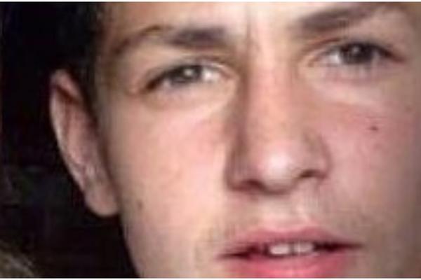 OTAC HTEO DA OŽIVI ALEKSU (17), NE MOŽE DA PODNESE SMRT SINA! Muk u domu nastradalog dečaka,  porodica očajna: Ne znamo šta je uzrok, bio je iskusan plivač i zdrav momak!