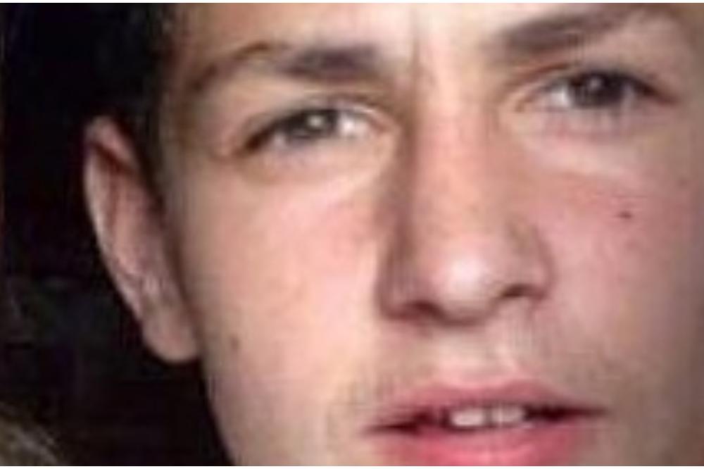 OTAC HTEO DA OŽIVI ALEKSU (17), NE MOŽE DA PODNESE SMRT SINA! Muk u domu nastradalog dečaka,  porodica očajna: Ne znamo šta je uzrok, bio je iskusan plivač i zdrav momak!