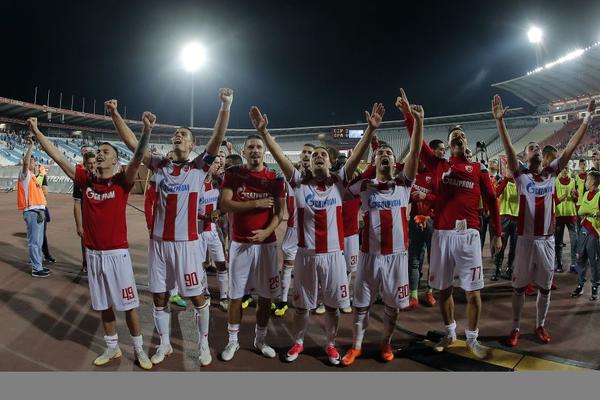 Samo što je stigao na Marakanu, a već zna svaku pesmu Delija napamet! Pevao je iz sveg glasa pred Severom! (VIDEO)