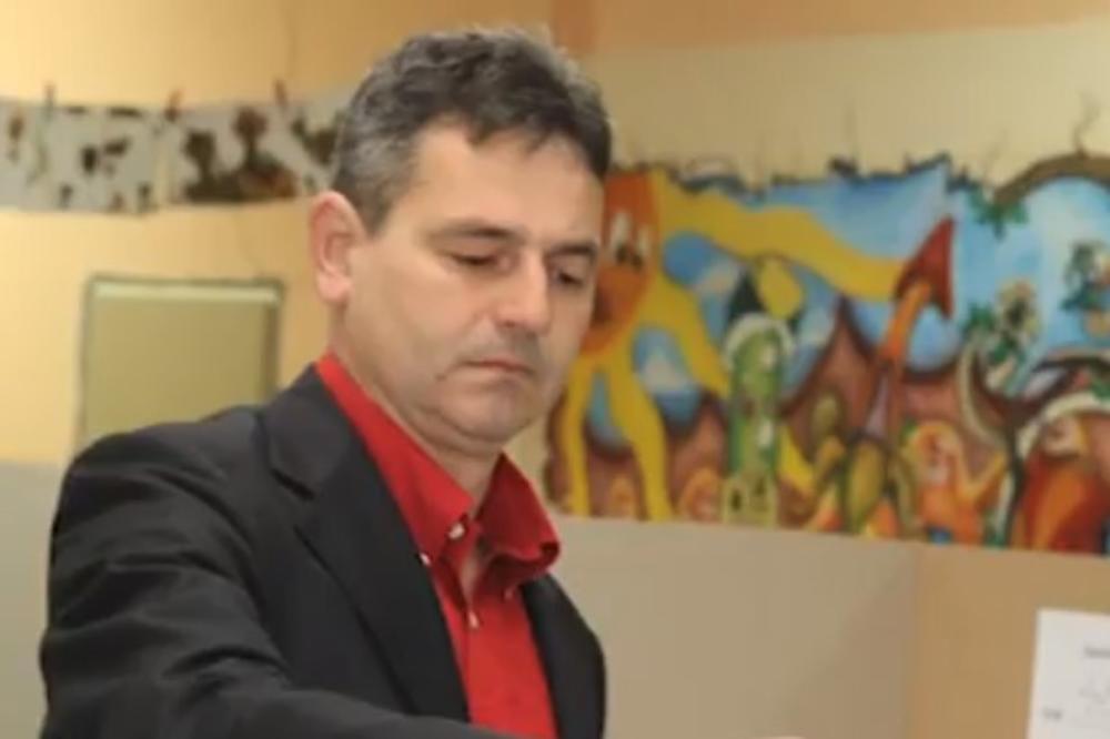 I BOTOVIMA JE VRUĆINA: Jedan od njih napravio je opasan lapsus, smeje mu se pola Srbije!