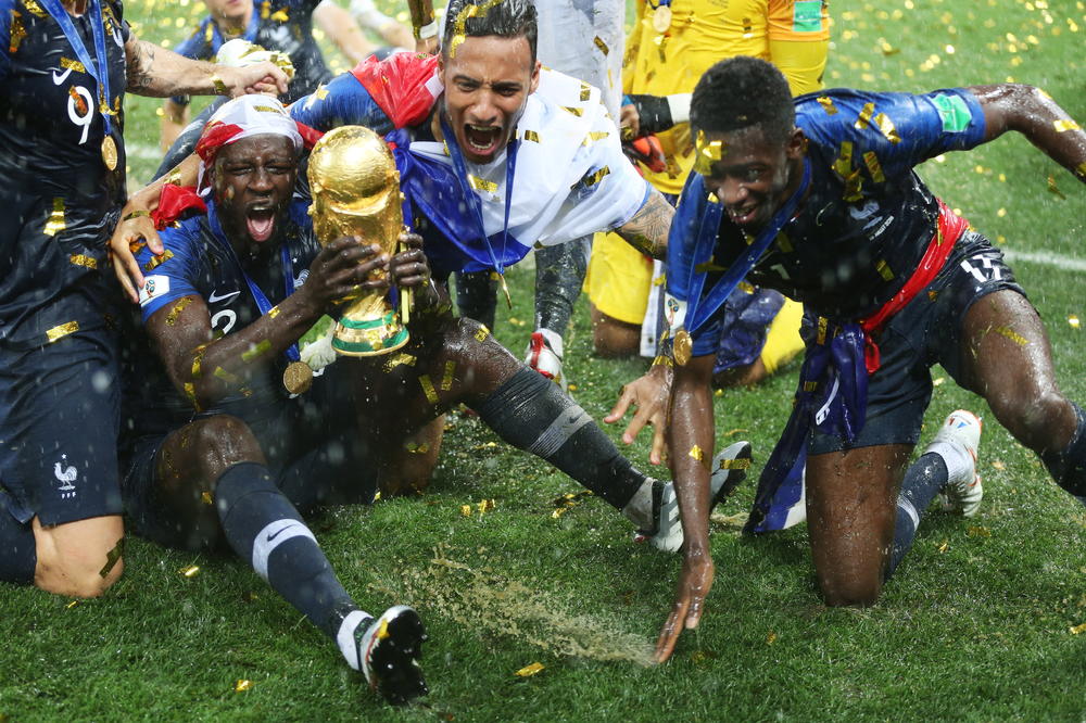 ODIGRAO 492 MINUTA, OSVOJIO TRI TROFEJA! Mundijal, Premijer liga i Liga kup Engleske - a nije se pošteno ni oznojio! (FOTO) (VIDEO)