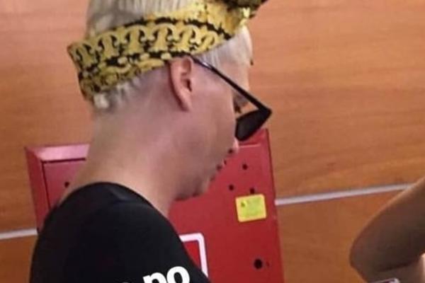 DA LI JE OVO ISTA ŽENA KAO NA INSTAGRAMU? Salo na stomaku, užasna frizura: Jelenu Karleušu prozivaju da je kao neka ČISTAČICA