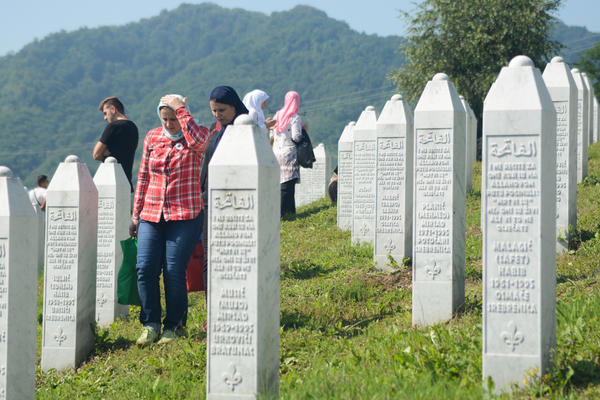 SRBI PRIZNAJTE GENOCID U SREBRENICI ILI NEĆETE UĆI U EU! Ovo je sramna odluka Brisela