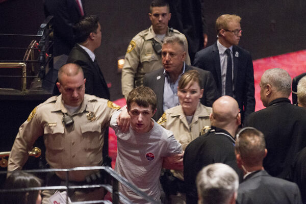 DEČAK KOJI JE POKUŠAO DA UBIJE TRAMPA: Američki predsednik je preživeo ATENTAT, a priča iza toga je zapravo TUŽNA!