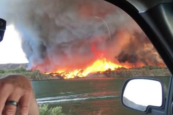 DA LI OVAKO IZGLEDA PAKAO?! Kamera zabeležila do sad NEVIĐEN VETAR koji su nazvali VATRONADO! (VIDEO)