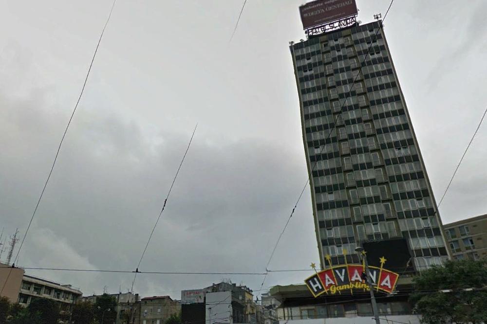 Žena skočila sa HOTELA SLAVIJA! UŽAS U CENTRU BEOGRADA