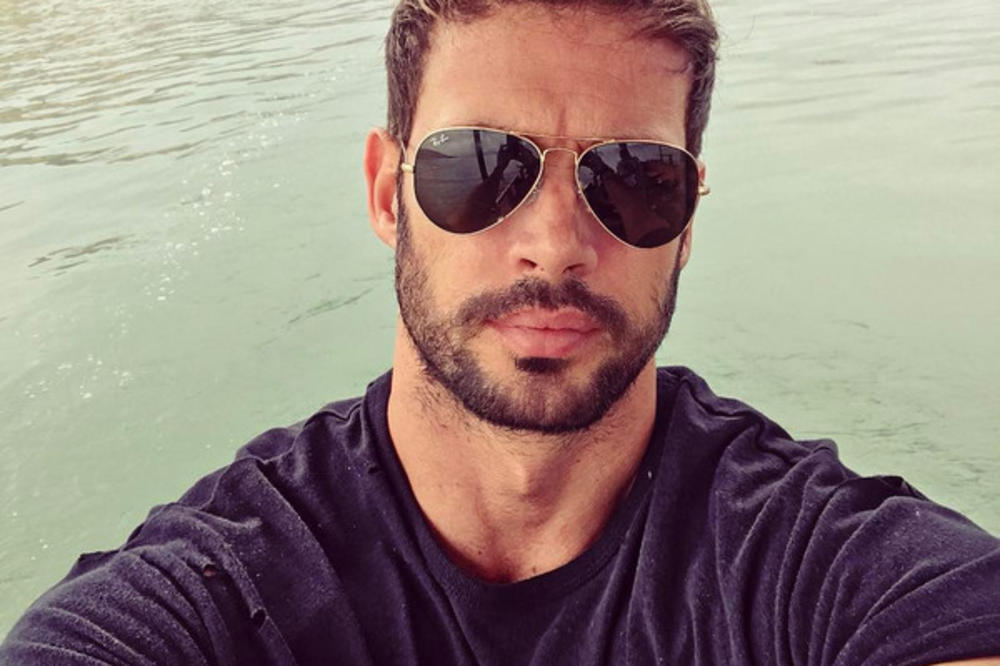 GLUMAC PREVARIO SUPRUGU SA PREKO 80 DEVOJAKA?! ŽENE GA PROSTO OBOŽAVAJU, A IZGLEDA I ON NJIH!