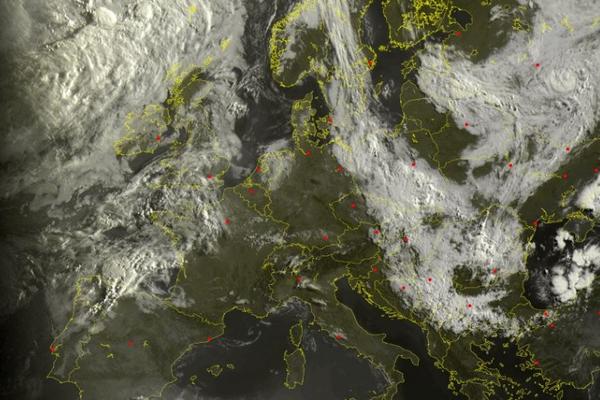 CRNI OBLACI SE NADVILI NAD BEOGRADOM: Pratite UŽIVO SLIKU SA SATELITA! (VIDEO)