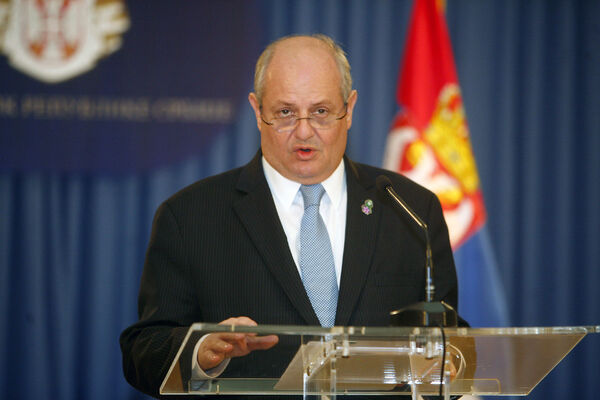 Bivši ministar koji je ZAPOŠLJAVAO STARLETE otišao u PENZIJU, ali je dobio novu DRŽAVNU FUNKCIJU!