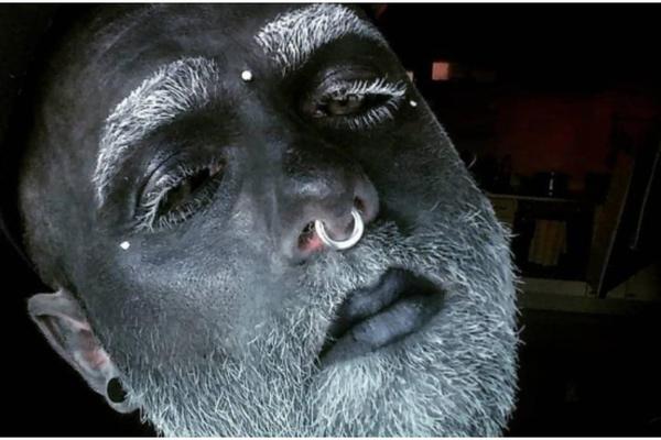 Adam želi da ODSTRANI svoj POLNI ORGAN, jer mu uništava izgled! Neke delove tela je već UKLONIO! (FOTO)