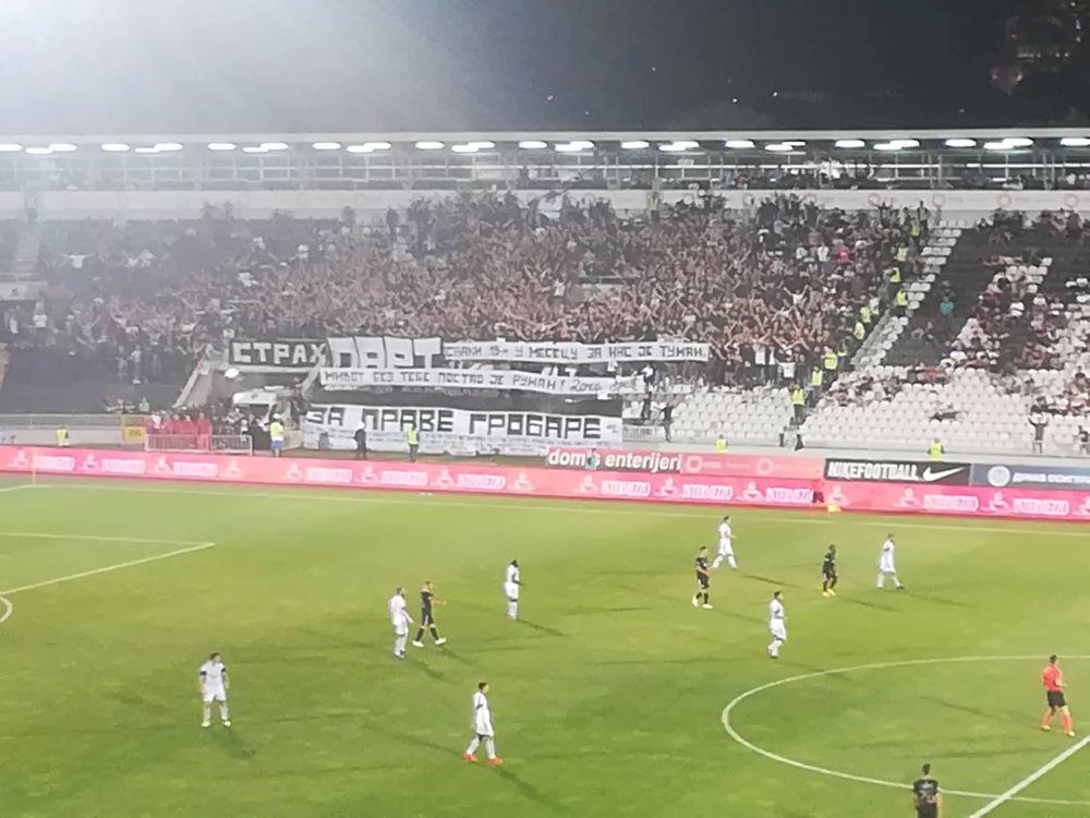 Transparent za Demira Jukića koji su okačili Partizanovci  