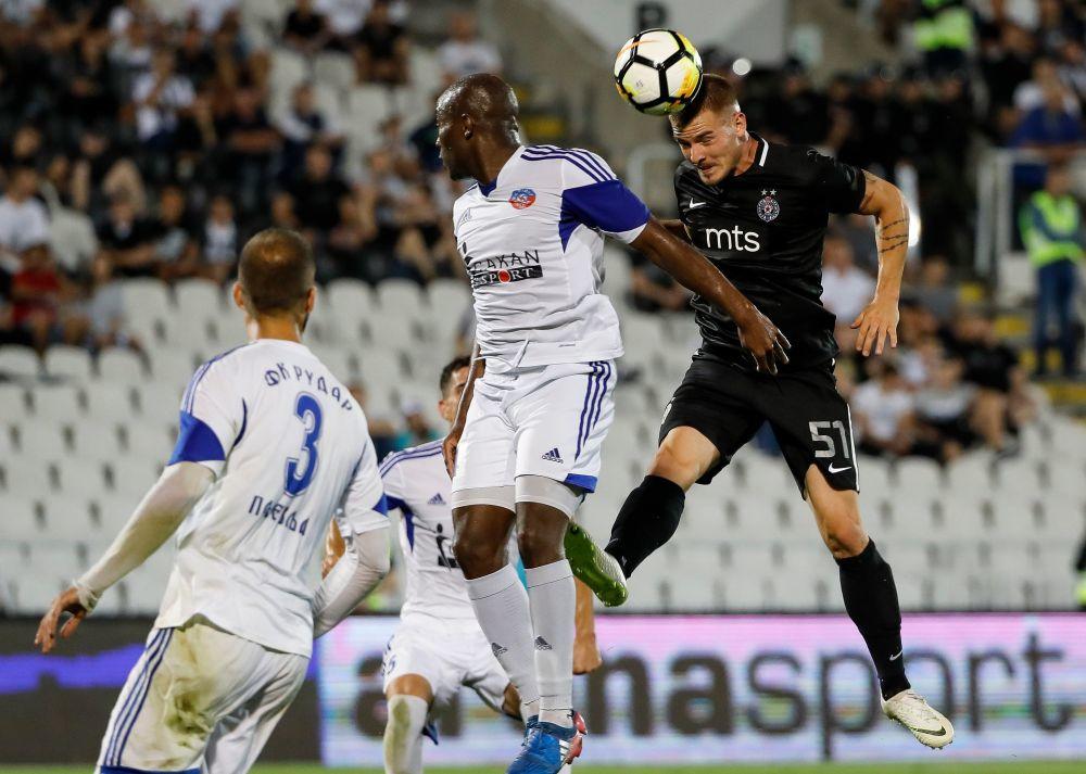 Ognjen Ožegović daje drugi gol za Partizan  